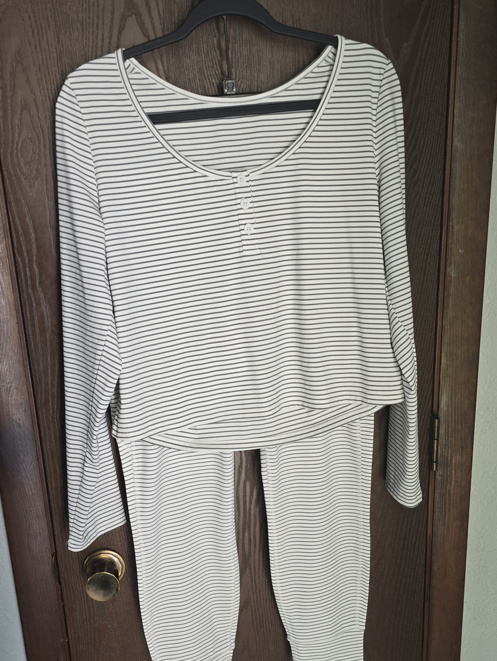 HALARA White with Black Stripe Lightweight Top/Leggings - XL